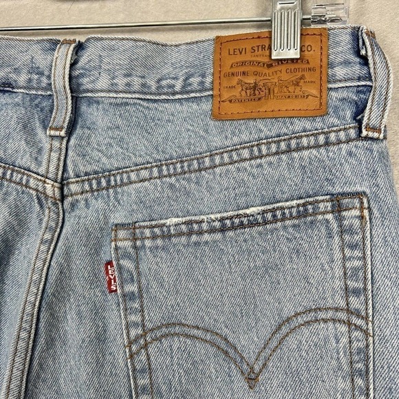 Levi's Wedgie Jeans Size 27 Light Wash Distressed Button Fly Raw Hem L25 - Picture 11 of 13